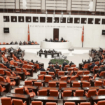 1819789-tbmm-de-kabul-edildi-nufusu-5-bini-asan-yerlere-belediye-kurulabilecek-68533376c4b5d.png