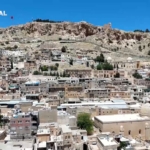 tarihi-kent-mardinin-dokusunu-bozan-betonarme-binalarin-yikimi-suruyor-o1fl.jpg