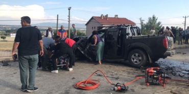 iki-arac-kafa-kafaya-carpisti-surucu-hayatini-kaybetti-9q5m.jpg
