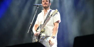 buray-buzlu-cam-a-3-bin-kisiyle-duet-yapti-1750580036-220_large.webp.webp