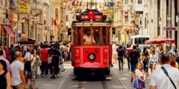 istanbul-gocun-merkezi-oldu-2024-te-turkiye-ye-314-bin-goc-yurt-disina-424-bin-goc-1750758975-885_la.webp