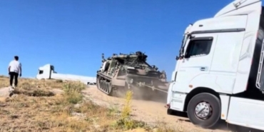 1821315-ankara-da-yolda-kalan-tirlarin-imdadina-tank-yetisti-685c5ad245f52.jpg