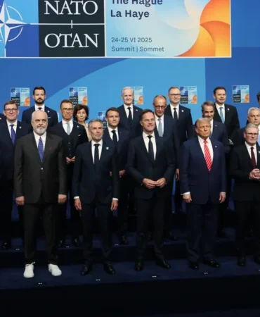 nato-liderler-zirvesi-nde-aile-fotografi-cekildi-1750856311-718_large.webp.webp