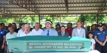 1822305-alkollu-surucunun-olumune-neden-oldugu-temizlik-personeli-topraga-verildi-6862acfe2fb10.jpg
