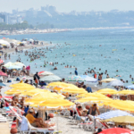 antalyaya-1-gunde-102-bin-6-yabanci-turist-geldi-wlpy.jpg