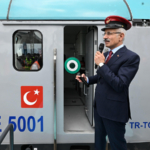 bakan-uraloglu-yerli-ve-milli-lokomotif-e5003-ilk-seferini-gerceklestirdi-hekh.jpg