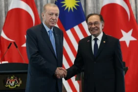 cumhurbaskani-erdogan-enver-ibrahim-le-gorustu-1753366811-240_large.webp.webp