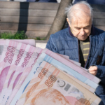 emekliye-maas-kesintisi-soku-sgk-dugmeye-basti-45eo.jpg