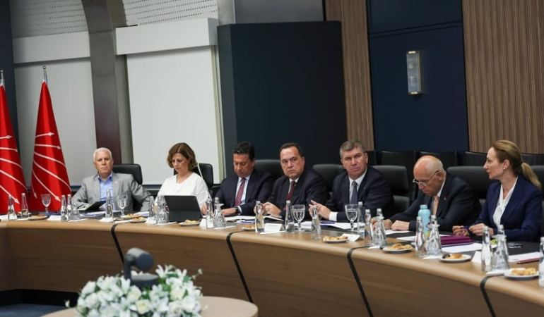 Mustafa Bozbey, Tatlı Rüyalardan Uyanacak mı?