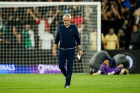 1832376-jose-mourinho-feyenoord-rovansi-icin-taraftara-guveniyor-6893db45a6e69.jpg