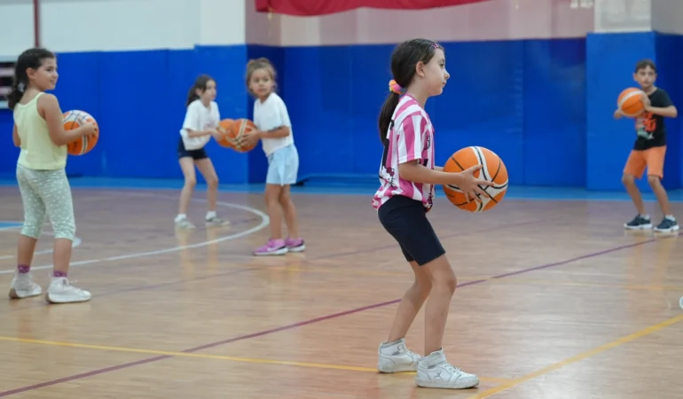 maltepe-de-yaz-spor-okulu-coskusu-devam-ediyor-1755064607-688_large.webp.webp