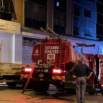 1835707-5-katli-is-merkezinin-catisinda-yangin-cikti-ekiplerin-mudahalesi-suruyor-68a2276f8fa30.jpg
