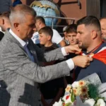 golcuk-belediyesi-baspehlivanina-kutlama-1755352888-327_large.webp.webp