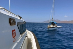 1836009-yelkenli-tekne-ile-insan-kacakciligi-yapan-2-kisi-yakalandi-68a37cb9eb15f.jpg