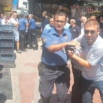 1836581-kuyumcu-soymaya-calisan-hirsiz-sert-kayaya-tosladi-esnaftan-meydan-dayagi-yedi-68a49a5964fb8.jpeg