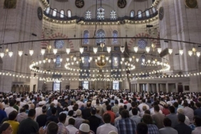 1837414-cuma-namazi-saat-kacta-il-il-cuma-namazi-vakitleri-68a806e3af9ce.jpg