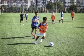 baskentli-minikler-yaz-tatilinde-futbolla-bulustu-1755891838-394_large.webp.webp