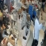 1838022-musteri-gibi-girdigi-dukkandan-canta-calan-kadin-kamerada-68aab340e11bc.jpg