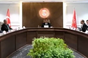 ses-memur-sen-ve-kamu-sen-in-hakem-kurulu-ndan-cekilmesi-sov-1756218547-293_large.webp.webp