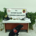 1838851-kayseri-de-uyusturucu-operasyonunda-tarihi-eser-niteligi-tasiyan-21-obje-ele-gecirildi-68ae3.jpeg