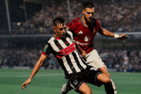 1839240-manchester-united-kupada-4-lig-takimi-grimsby-town-a-elendi-68af8d0c2f716.png