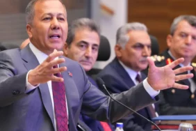 bakan-yerlikaya-buyuksehir-valileriyle-toplandi-1756382000-318_large.webp.webp