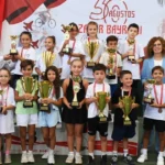 bursa-osmangazi-de-minik-raketlerin-kupa-heyecani-1756475635-963_large.webp.webp