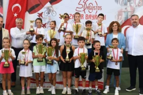 bursa-osmangazi-de-minik-raketlerin-kupa-heyecani-1756475635-963_large.webp.webp