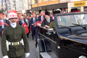sivas-kongresinin-106nci-yilinda-buyuk-surpriz-ataturke-temsili-canlandirma-6tu0.jpg