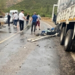 1841251-kamyonlar-kafa-kafaya-carpisti-1-agir-yarali-var-68b89228ab5ab.jpg