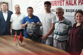 chp-ipsala-dan-genc-pehlivana-kispet-hediyesi-1756974655-410_large.webp.webp