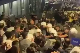 chp-istanbul-onunde-tansiyon-yukseldi-1757297858-930_large.webp.webp