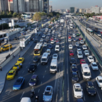 istanbulda-yeni-egitim-ogretim-yilinin-ikinci-gununde-trafik-yogunlugu-0a5m.jpg