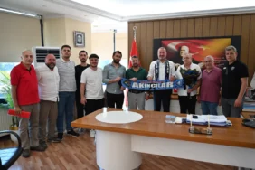 bursa-karacabey-de-akincilar-taraftar-grubu-ndan-nezaket-1757430174-504_large.webp.webp
