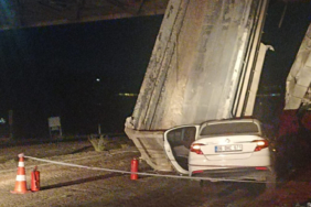 ankarada-kamyona-carpan-otomobildeki-1-kisi-oldu-3-kisi-yaralandi-91qg.jpg