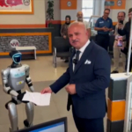turkiyede-ilk-kez-oluyor-bir-robot-fahri-olarak-nufusa-kaydettirildi-fraq.jpg