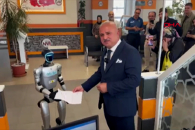 turkiyede-ilk-kez-oluyor-bir-robot-fahri-olarak-nufusa-kaydettirildi-fraq.jpg
