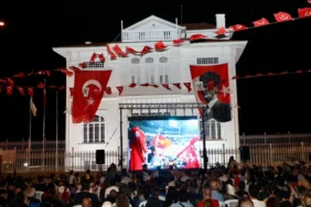 12-dev-adam-in-final-zaferi-mutareke-meydani-nda-kutlandi-1757713118-525_large.webp.webp