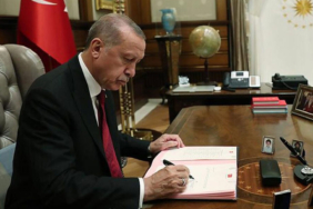 cumhurbaskani-erdogan-imzaladi-bazi-bakanlik-ve-kamu-kurumlarinda-o-isimler-gorevden-alindi-2vwh.jpg