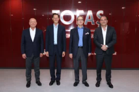 stellantis-ve-koc-holding-ust-yonetimi-tofas-fabrikasi-ni-ziyaret-etti-1757763345-291_large.webp.webp