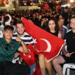 kocaeli-kent-meydani-nda-yer-gok-kirmizi-beyaz-1757885063-6_large.webp.webp
