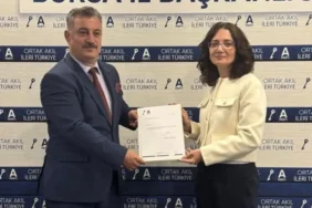 anahtar-parti-bursa-da-kadin-kollari-baskani-belli-oldu-1761305429-211_large.webp.webp