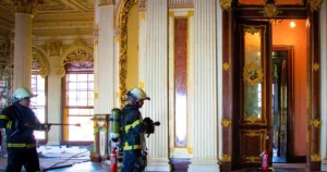 dolmabahce-sarayi-nda-gercekci-yangin-tatbikati-1761566173-819_large.webp.webp