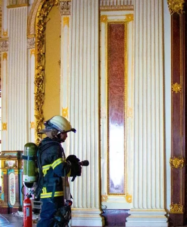 dolmabahce-sarayi-nda-gercekci-yangin-tatbikati-1761566173-819_large.webp.webp