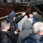 6-1-lik-deprem-sonrasinda-bakan-yerlikaya-sahada-1761634017-504_large.webp.webp