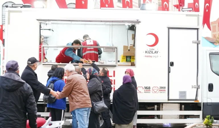 Türk Kızılay, Sındırgı’da Depremzedelere Yardımda