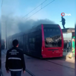 bursada-ipek-bocegi-tramvayinda-yangin-panigi-n13i.jpg