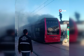 bursada-ipek-bocegi-tramvayinda-yangin-panigi-n13i.jpg