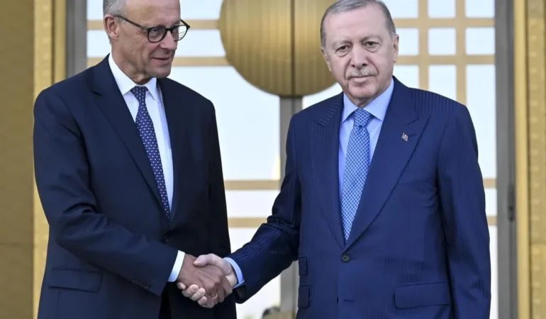 Almanya Başbakanı Külliye’de Resmi Törenle Ağırladı