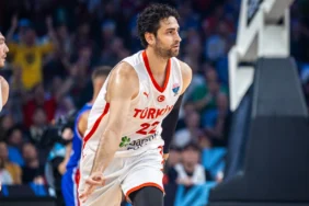 nba-tecrubesi-bursa-da-tofas-furkan-korkmaz-i-kadrosuna-katti-1761902114-9_large.webp.webp